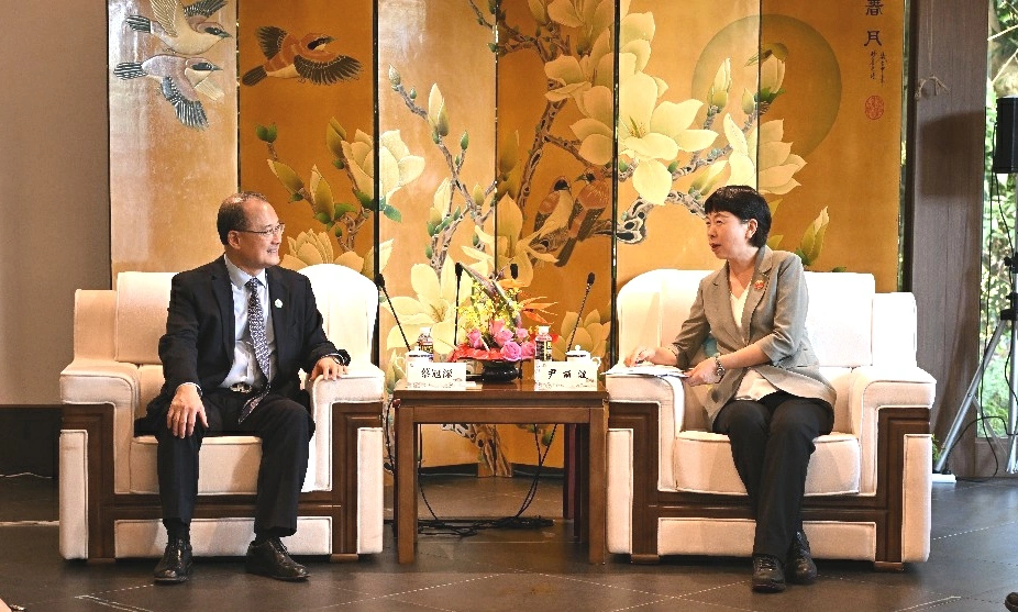 尹麗波會見香港中華總商會會長蔡冠深一行