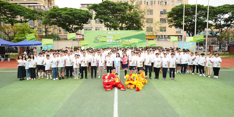 粵港兩地12所學校青少年足球隊在佛山一起  「過足癮」
