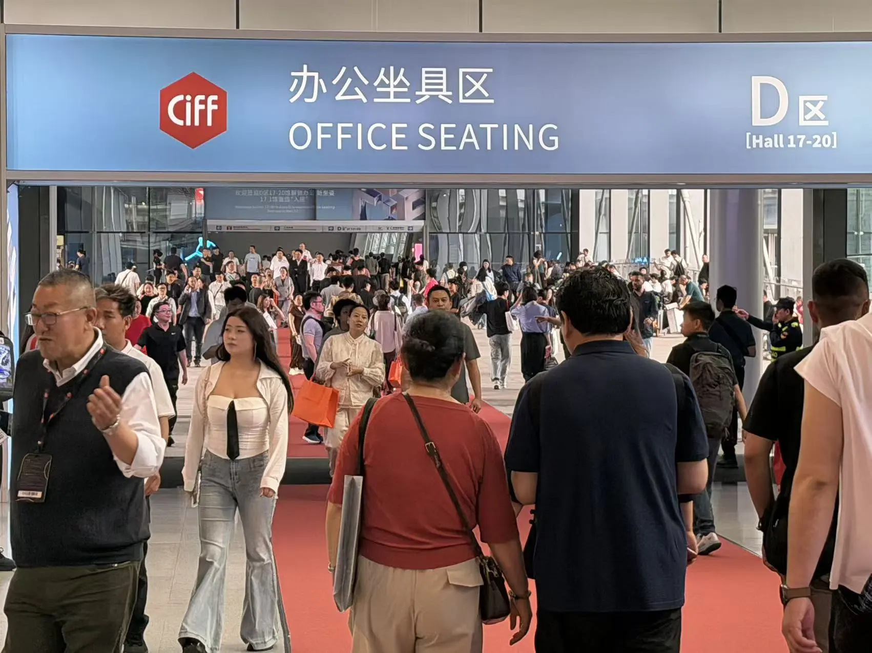 辦公商用及設備配料出場  廣州家博會二期開展