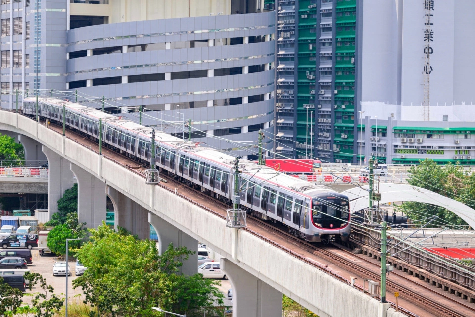 港鐵新訊號市區線新列車投入服務 今日運作大致暢順