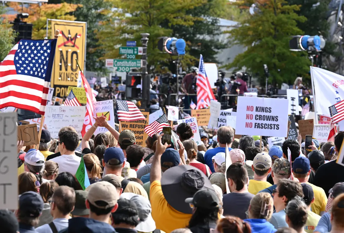 美國多地舉行抗議示威反對特朗普政府政策
