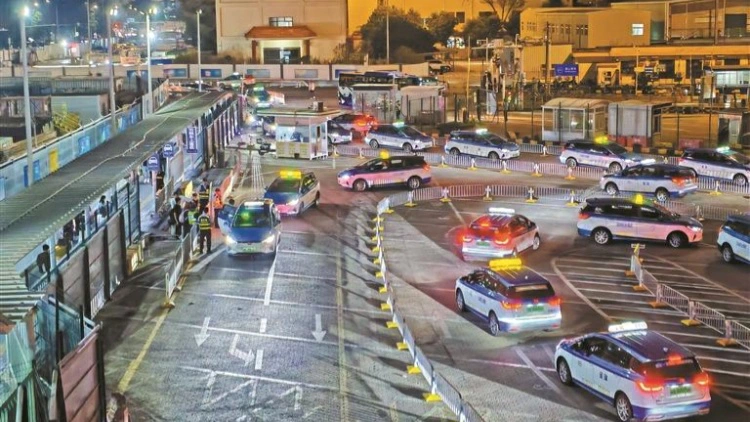 深港演唱會「你方唱罷我登場」 口岸「跨城追星」夜間客流激增