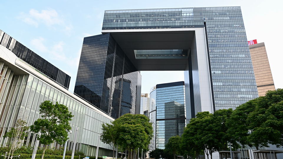 本屆特區政府女局長增至8人 在15政策局中佔比過半