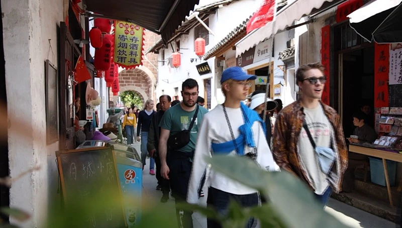 漫步徽州古城感受徽派建築  同濟學子走進歙縣