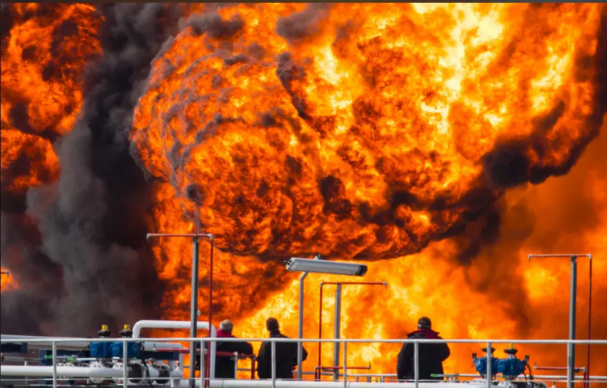 以色列海法煉油廠遭襲起火
