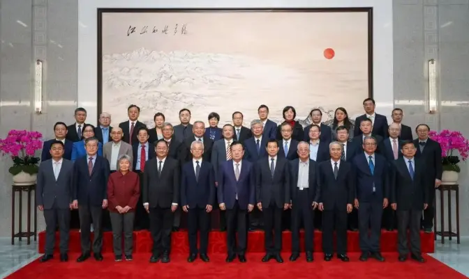 夏寶龍會見《港澳研究》期刊新任顧問和編委