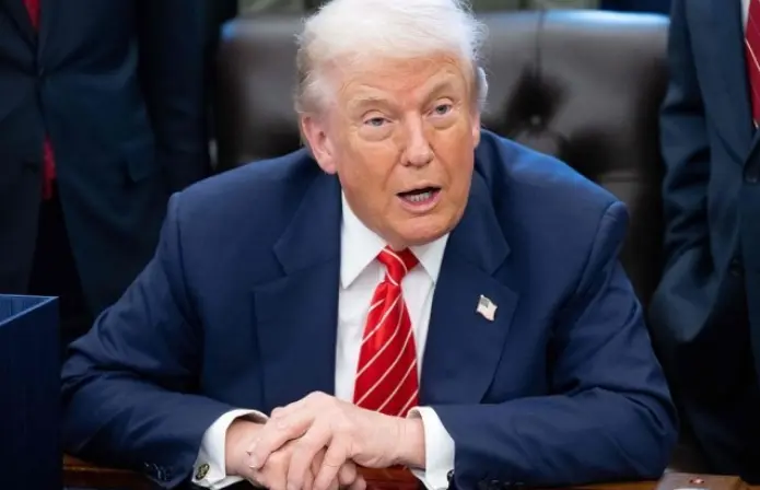 特朗普：各國應自行去霍爾木茲海峽「搶石油」