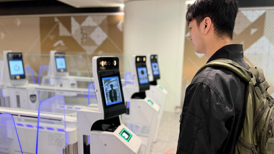 機場增設12條新款e-道 合資格港人過關無須出示證件或二維碼