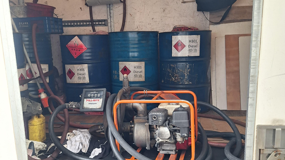 鄧炳強：首2月檢逾20萬公升非法燃油 政府正研提高相關罰則