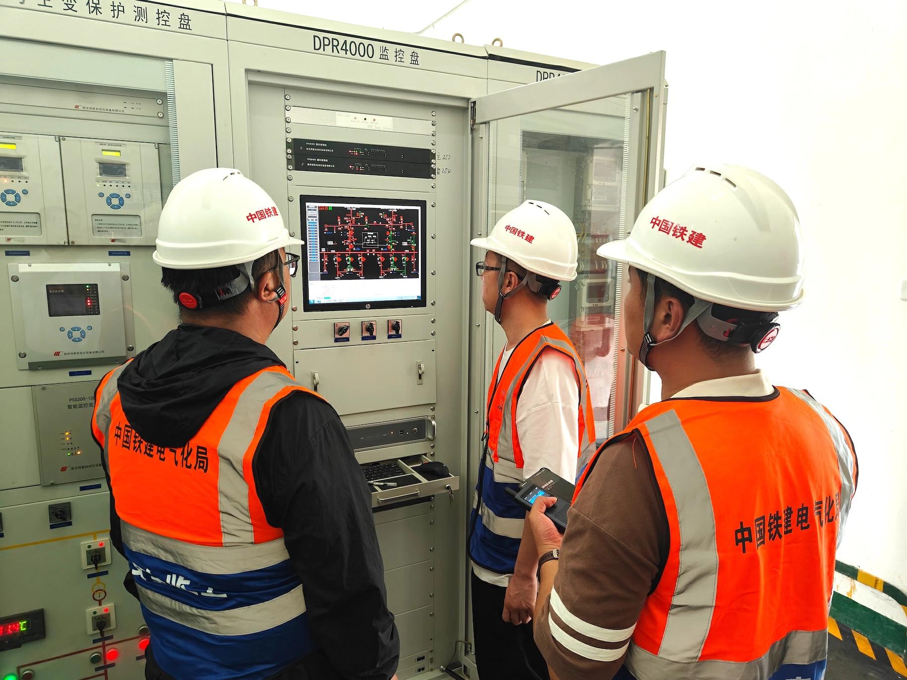 串連穗深機場  新白廣城際鐵路竹料站至新塘南站段接觸網一次送電成功