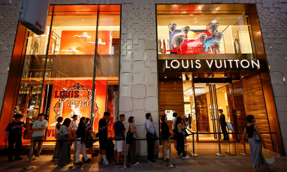 中東戰火波及全球奢侈品LV母企股價首季勁跌三成