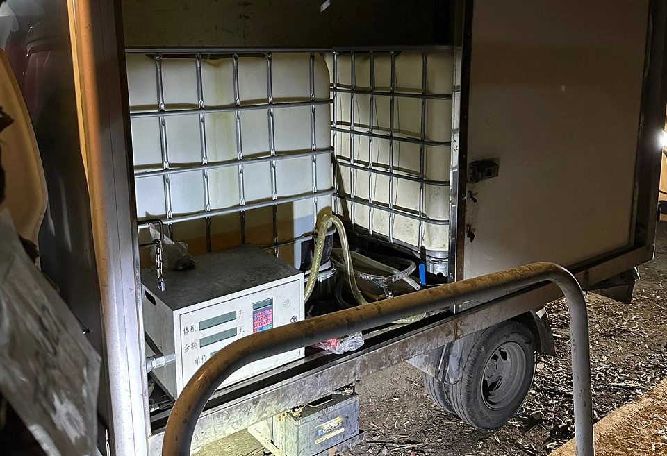 警方將軍澳打擊非法加油站 出動無人機拘一男檢257公升汽油