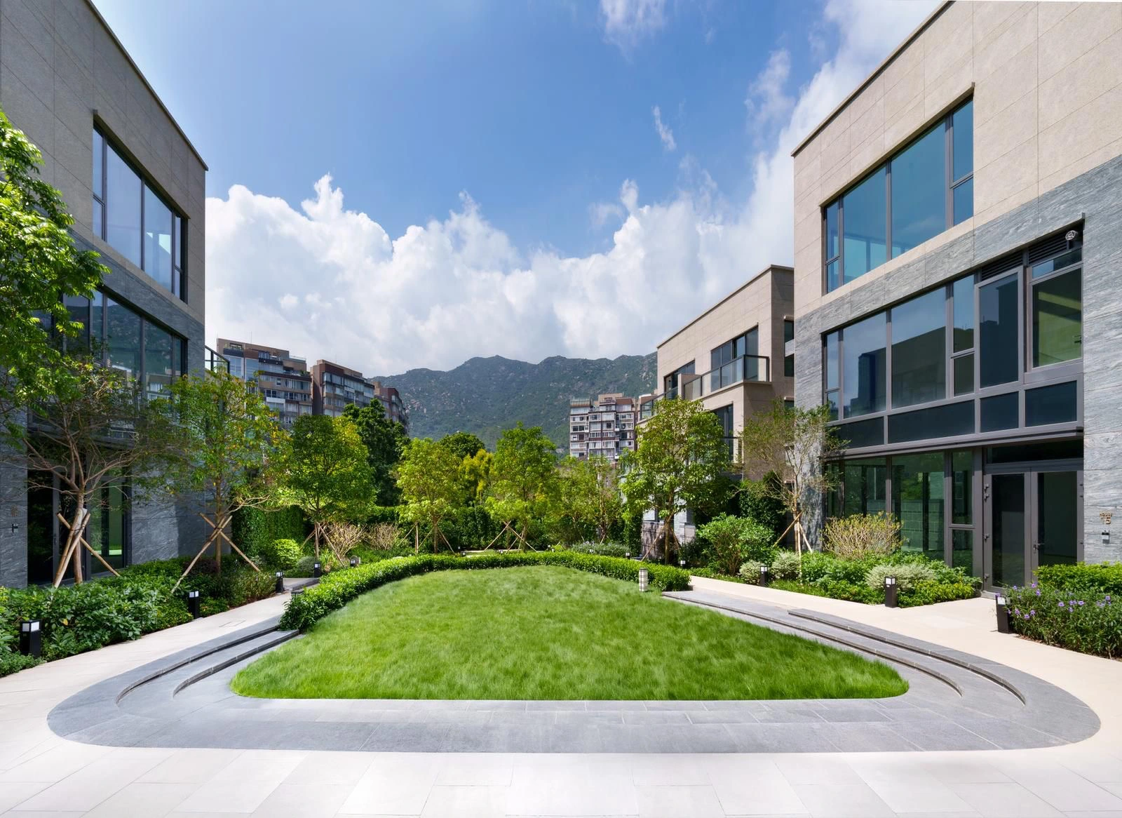 【港樓】一組家庭客斥逾1.04億購入凱和山兩幢洋房