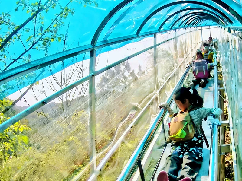 皖歙縣霞坑鎮：春假稚筆生花