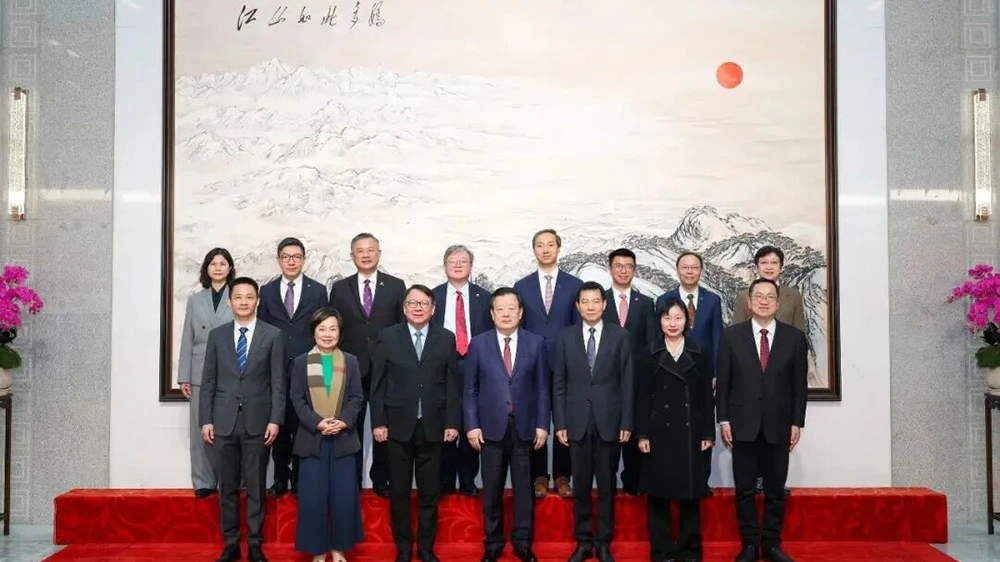 夏寶龍會見政務司司長陳國基一行