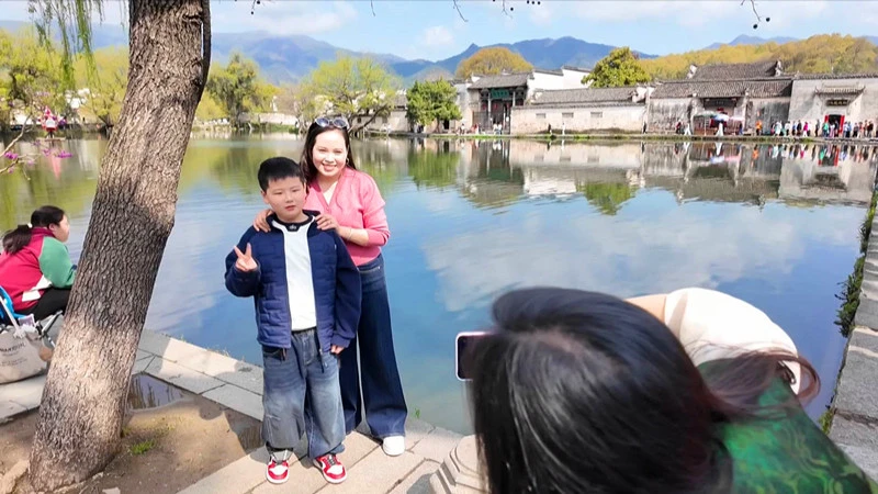 皖黟縣：宏村春色濃春假客如雲