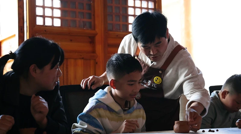 皖歙縣：研學「歙州窯」 春假樂陶陶