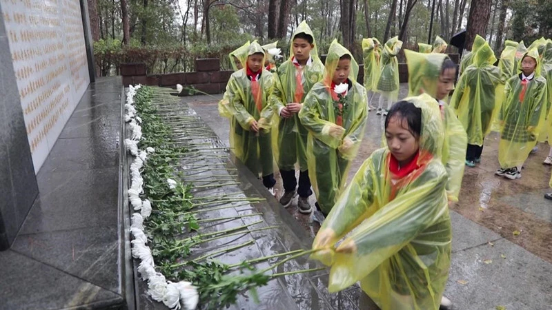 皖屯溪區：清明祭英烈  薪火傳初心