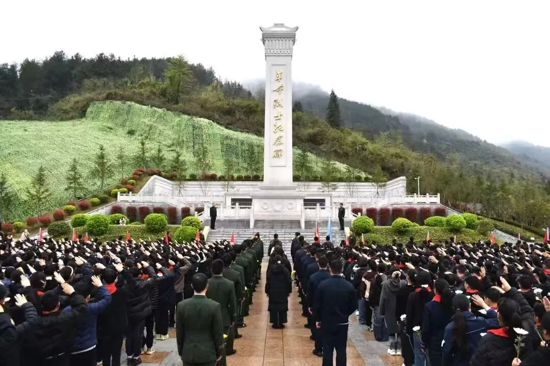 清明寄哀思  英烈永銘記  恩施州各地開展多樣祭英烈活動