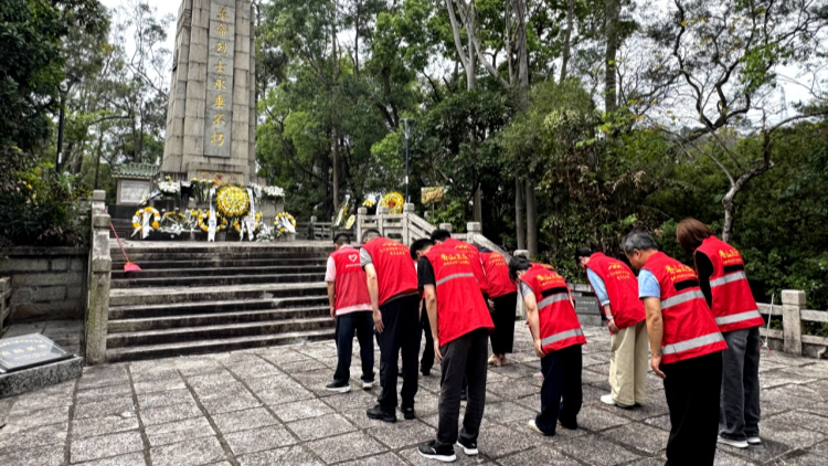 廣東全省近28萬人次前往烈士陵園祭掃 1600餘名烈士親屬赴異地祭掃