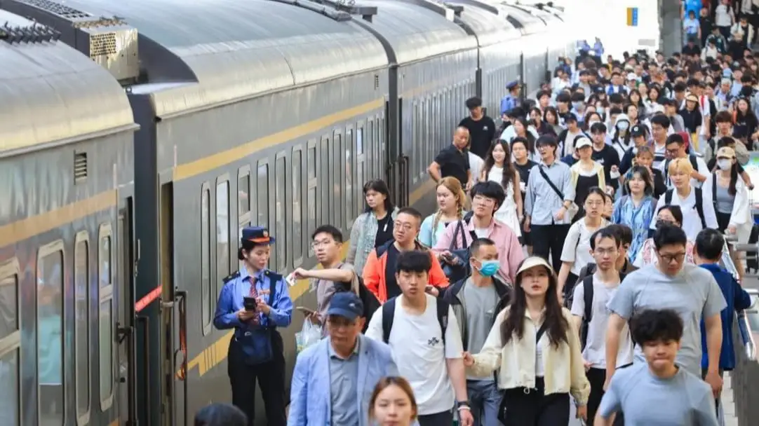 內地清明假期出行迎返程高峰 跨區域人員流動料達8.4億人次