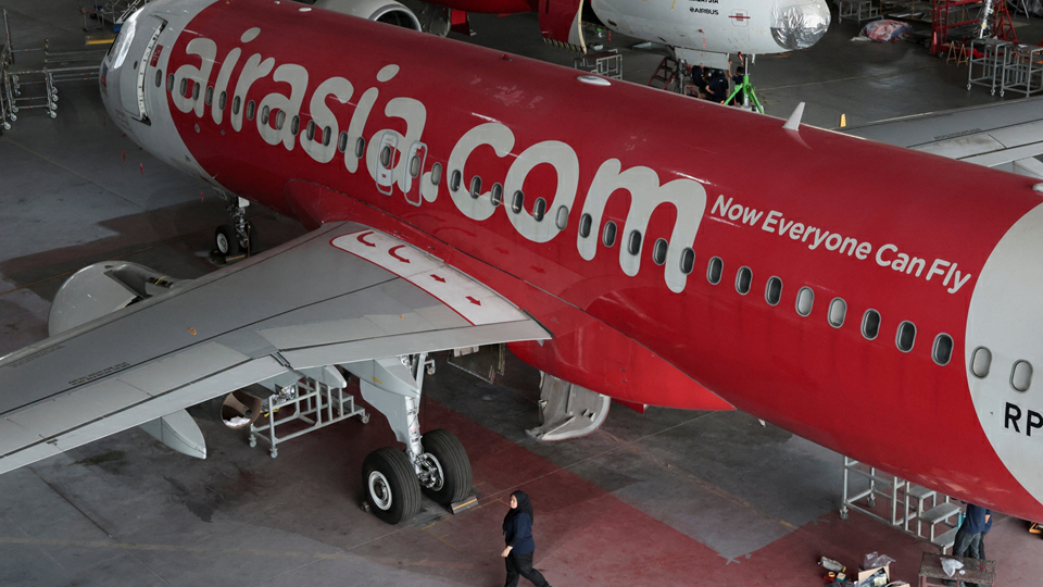 受中東戰爭衝擊  AirAsia機票加價最多40% 暫停部分航線