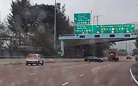 有片〡吐露港公路逆線掉頭 警票控七旬翁危駕