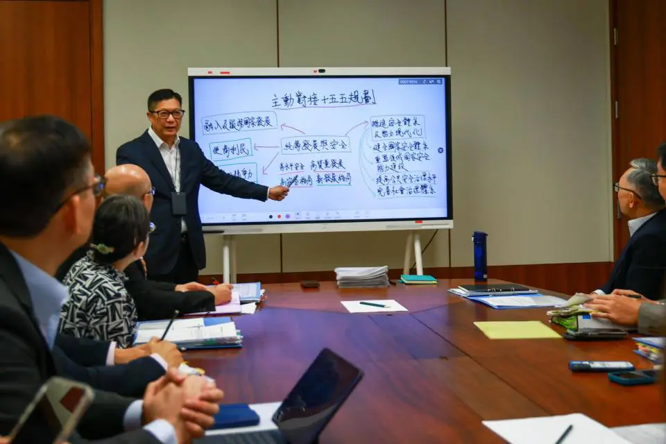 鄧炳強：香港仍面對國安風險 將採取六大策略打擊「軟對抗」