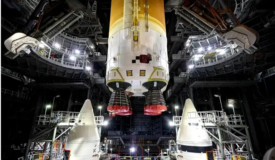 美載人繞月飛船開始返回地球之旅