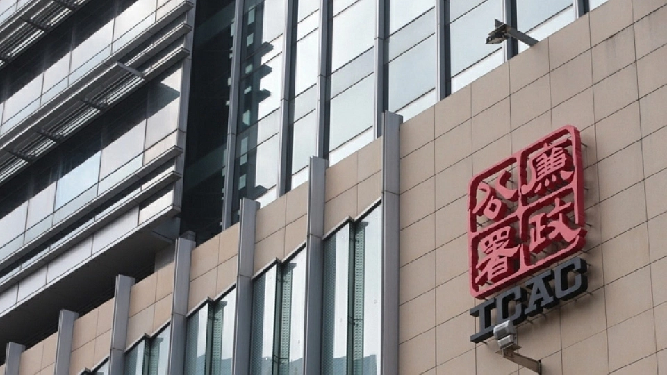 涉助回收商免費傾倒建築廢物 6人被起訴3人認串謀詐騙