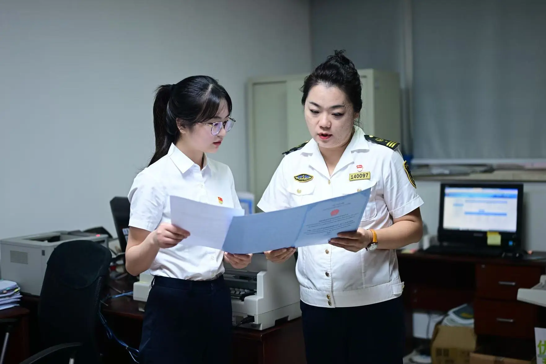 9年為1000餘條香港籍船舶簽發9279份證書 深圳海事局連續九年代簽發香港籍船舶殘骸清除證書