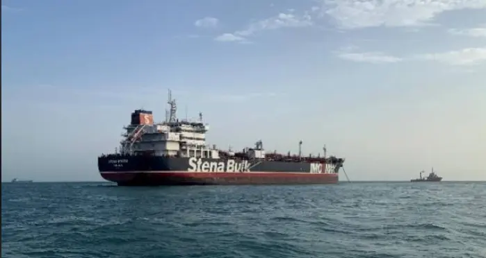 美媒稱8日僅有4艘船隻獲准通過霍爾木茲海峽 