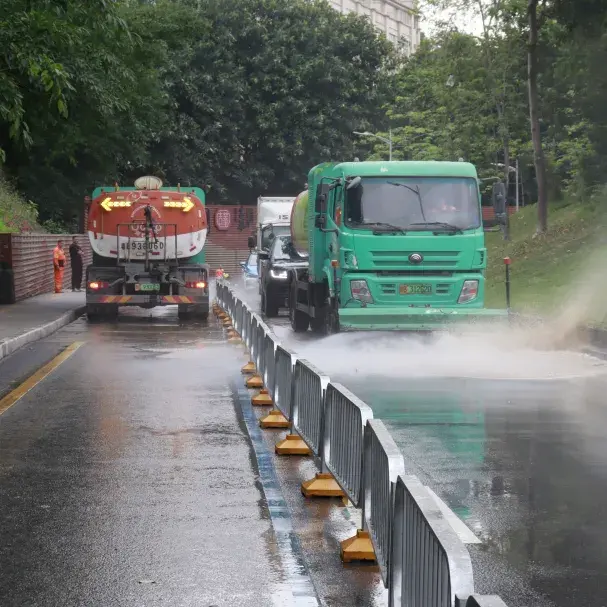 突發路面泥漿污染！ 深圳吉華街道快速響應保暢通