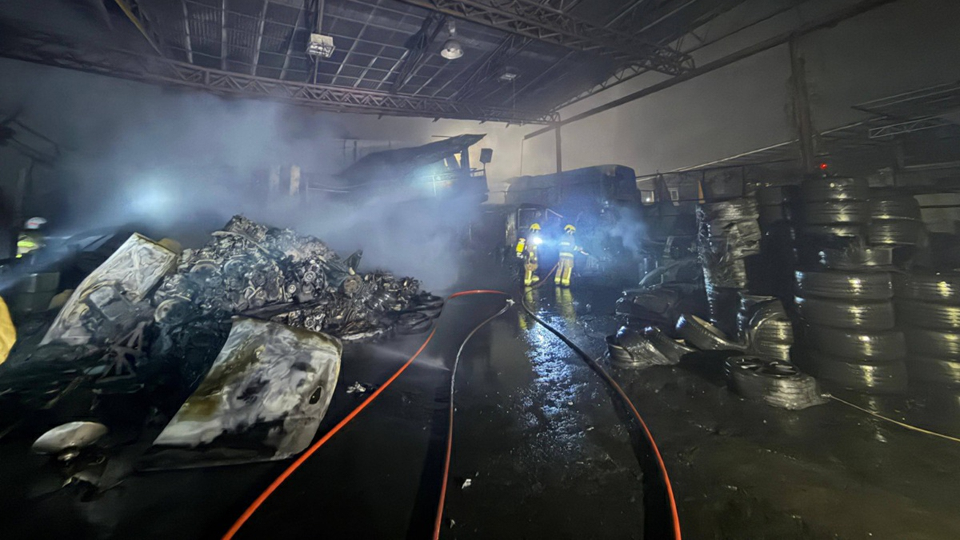 元朗八鄉一間鐵皮構築物發生火警 暫無人受傷