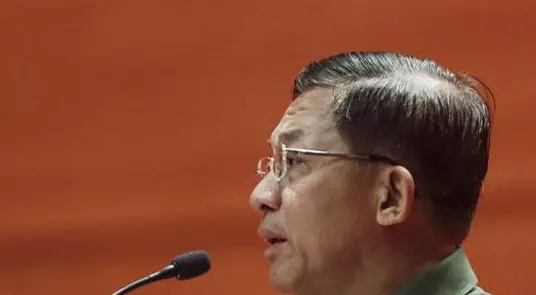 緬甸新總統敏昂萊宣誓就職 