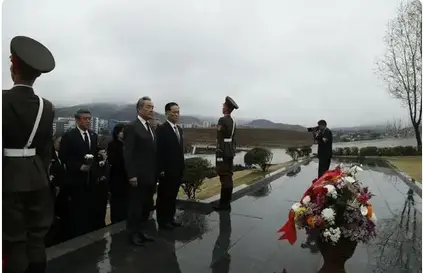 王毅祭掃江東郡中國人民志願軍烈士陵園