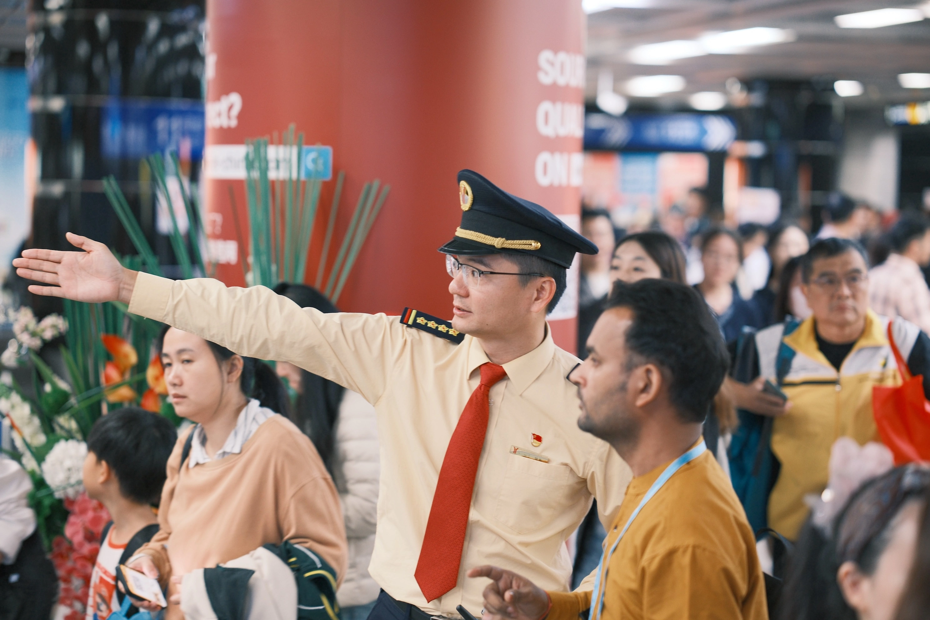 外卡「拍卡過閘」  廣州地鐵「硬核」服務護航第139屆廣交會