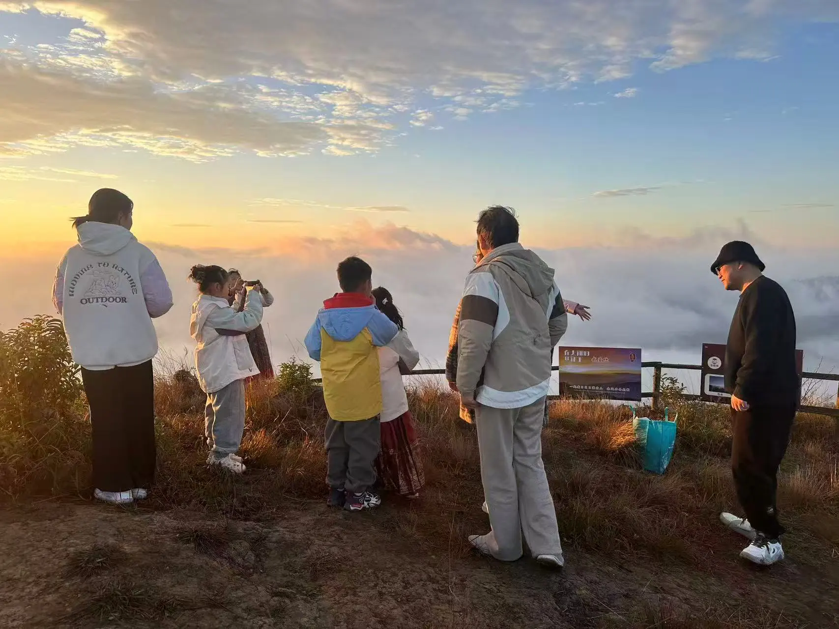 近10萬人次！硯山州慶假期旅遊總收入超 7200萬元！