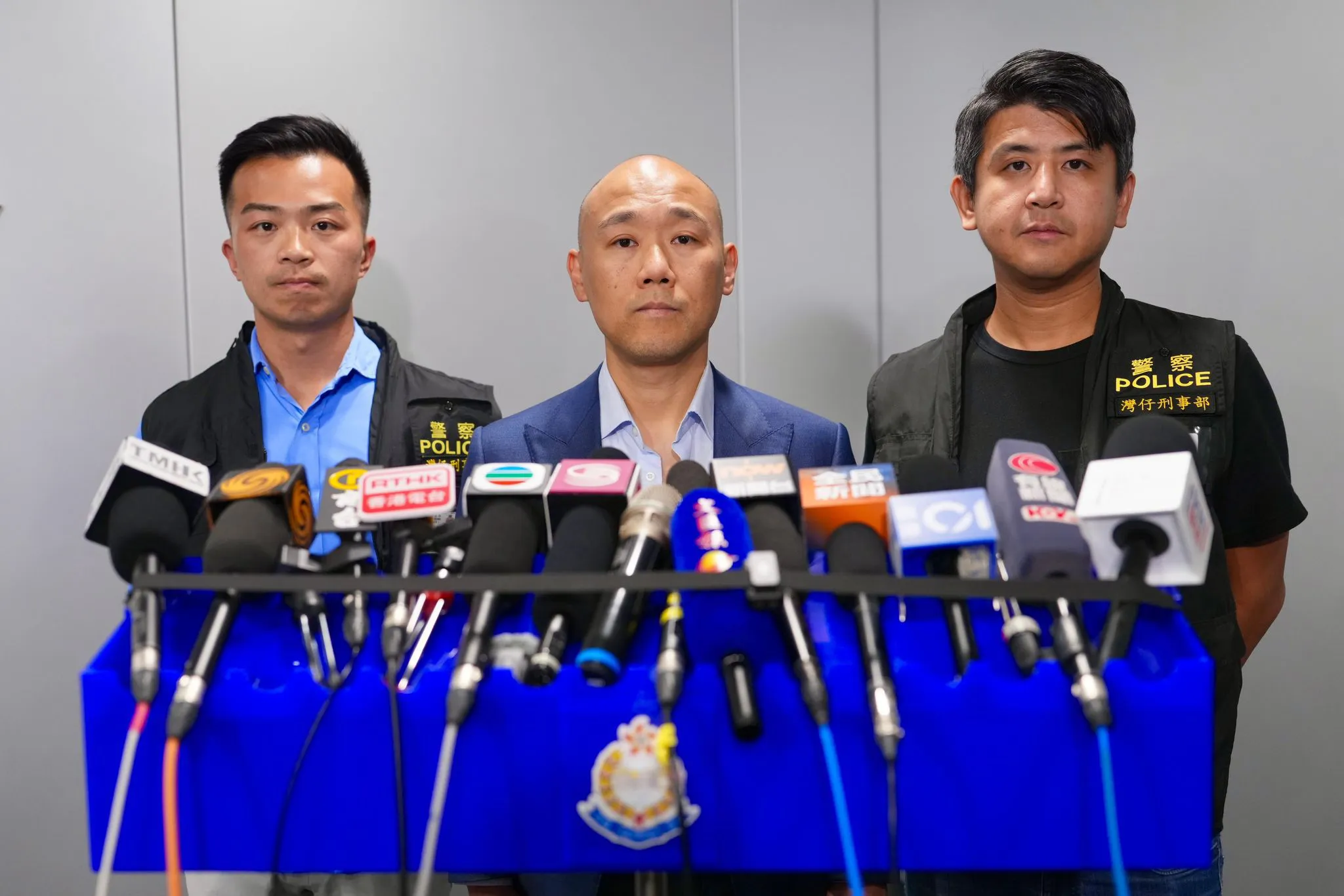 灣仔東亞銀行劫案｜警憑「銳眼」90分鐘閃電破案 柴灣拘持行街紙疑犯起回3.5萬贓款