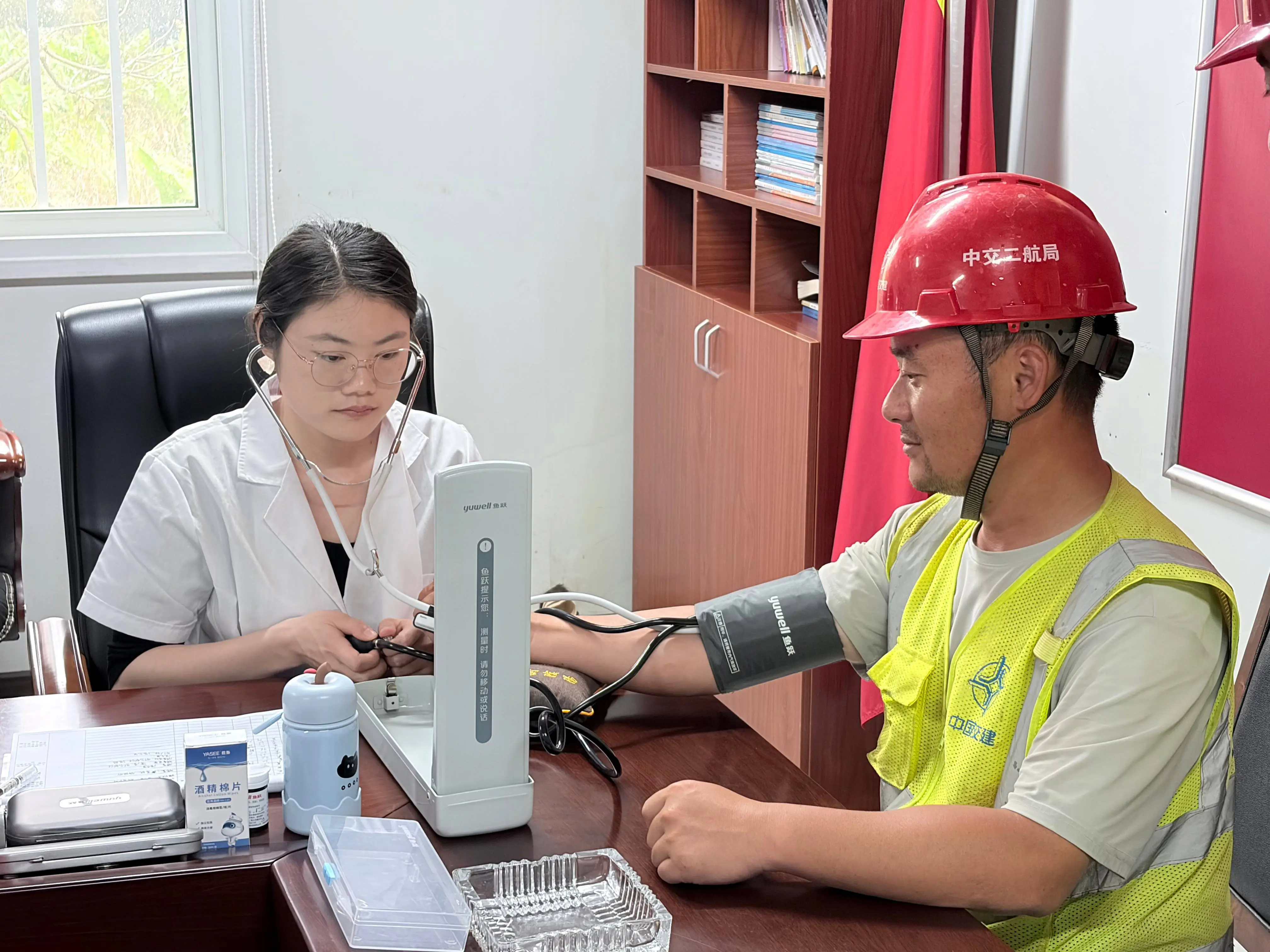 中交二航局東莞地鐵2號線項目健康進工地 義診服務暖一線