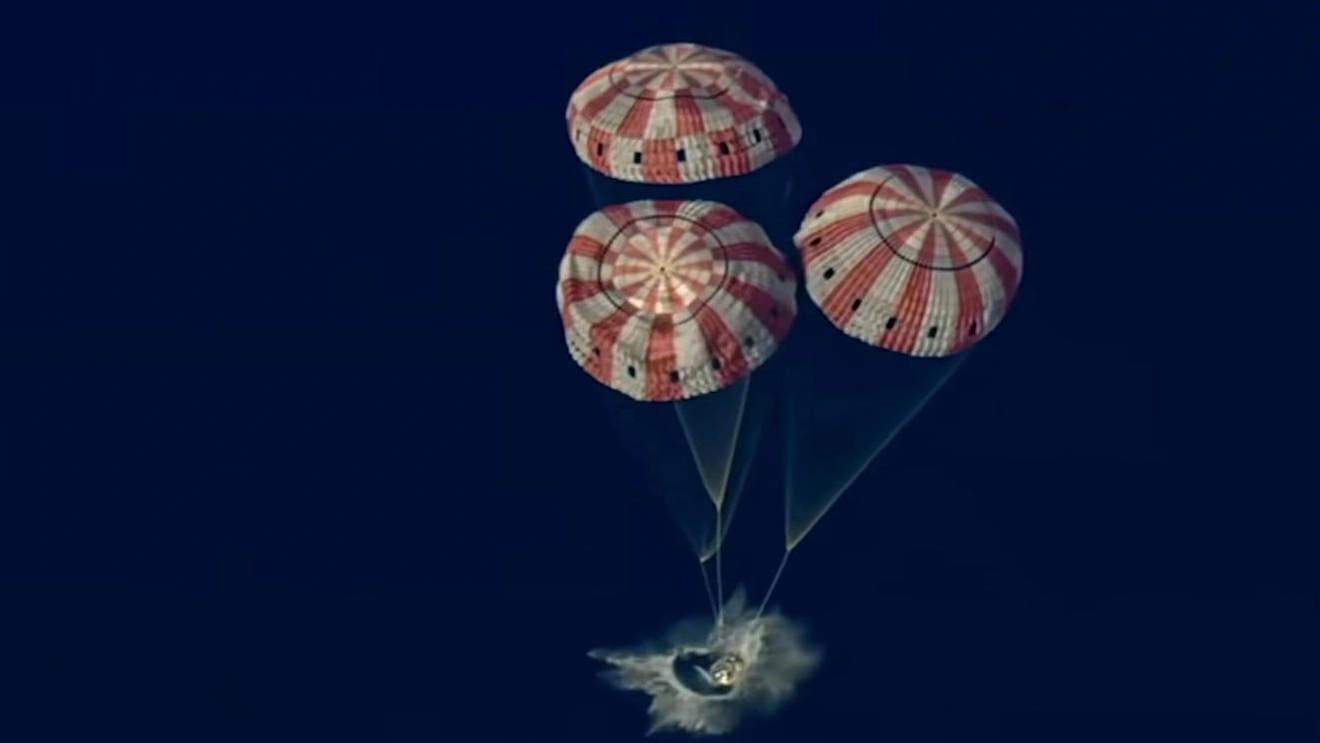 美載人繞月飛船返回地球並濺落在預定海域