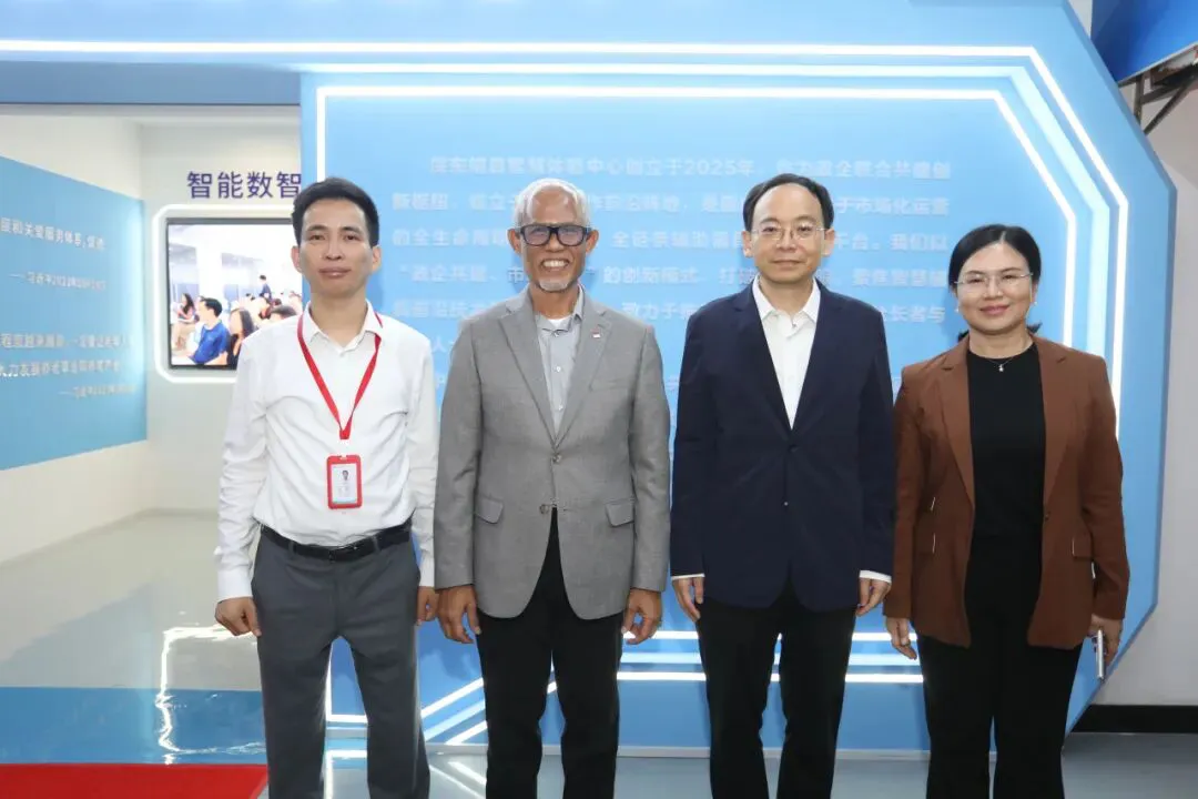 新加坡代表團考察深東輔具中心 共話智能輔具產業合作