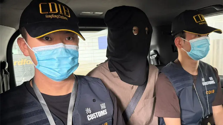 海關於機場偵破入境旅客販毒案件