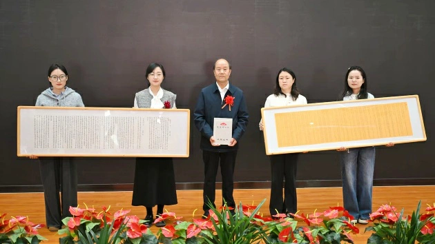 甘肅慶陽籍書法家鄭國斌再向家鄉捐贈書法作品86件