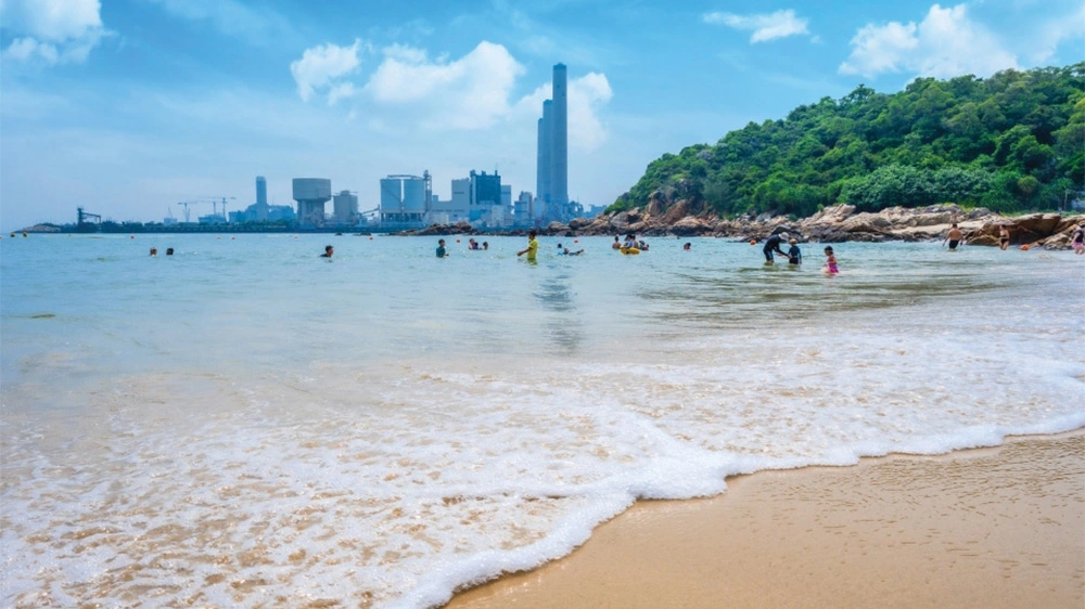 洪聖爺灣泳灘及貝澳泳灘懸掛紅旗