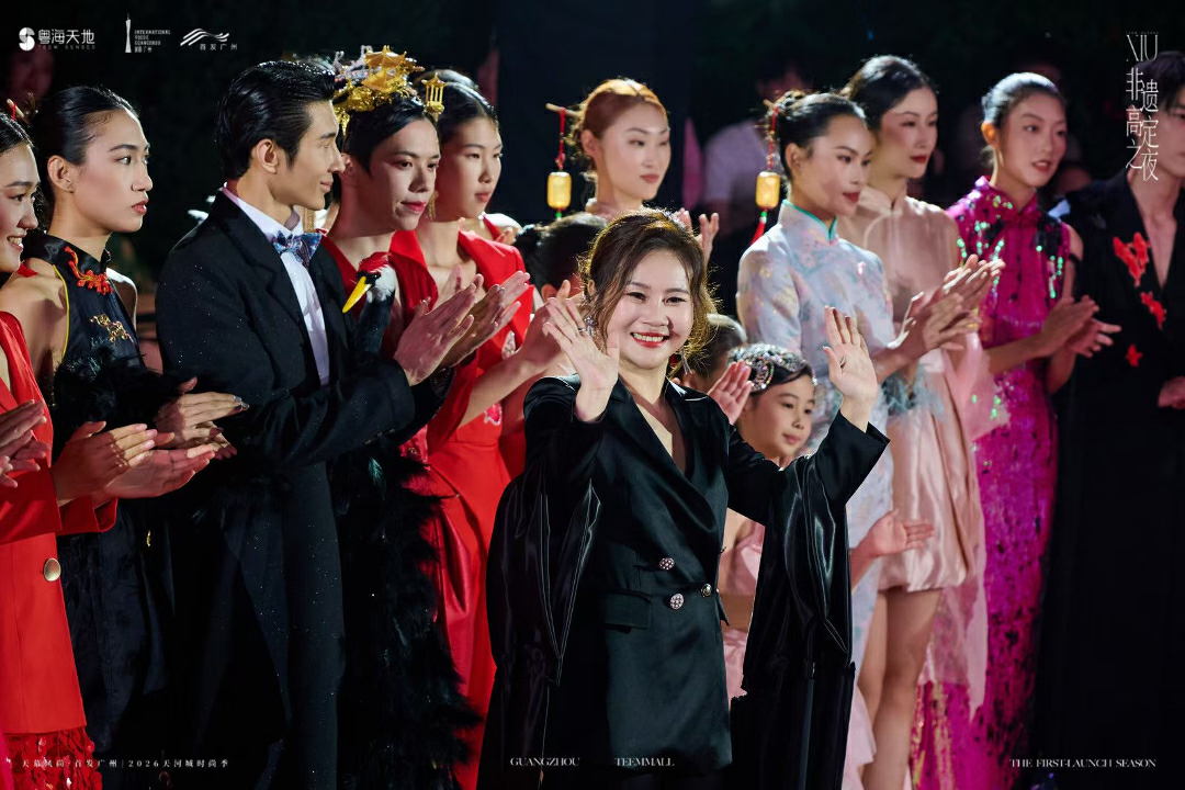 有片｜非遺煥新生——Ruby Fang「XIU繡」非遺高定之夜閃耀粵海天地