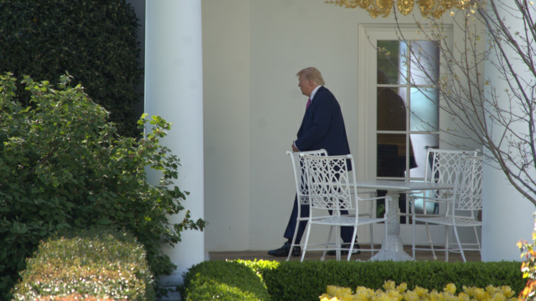 特朗普：美軍將消滅任何靠近封鎖區的伊朗「快速攻擊艇」