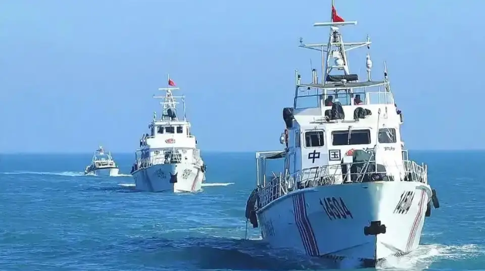 中國海警艦艇編隊在中國釣魚島領海巡航