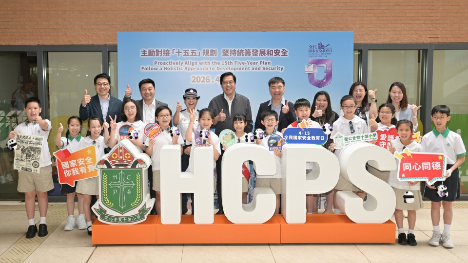 黃偉綸到訪小學 了解學校推行國安教育情況