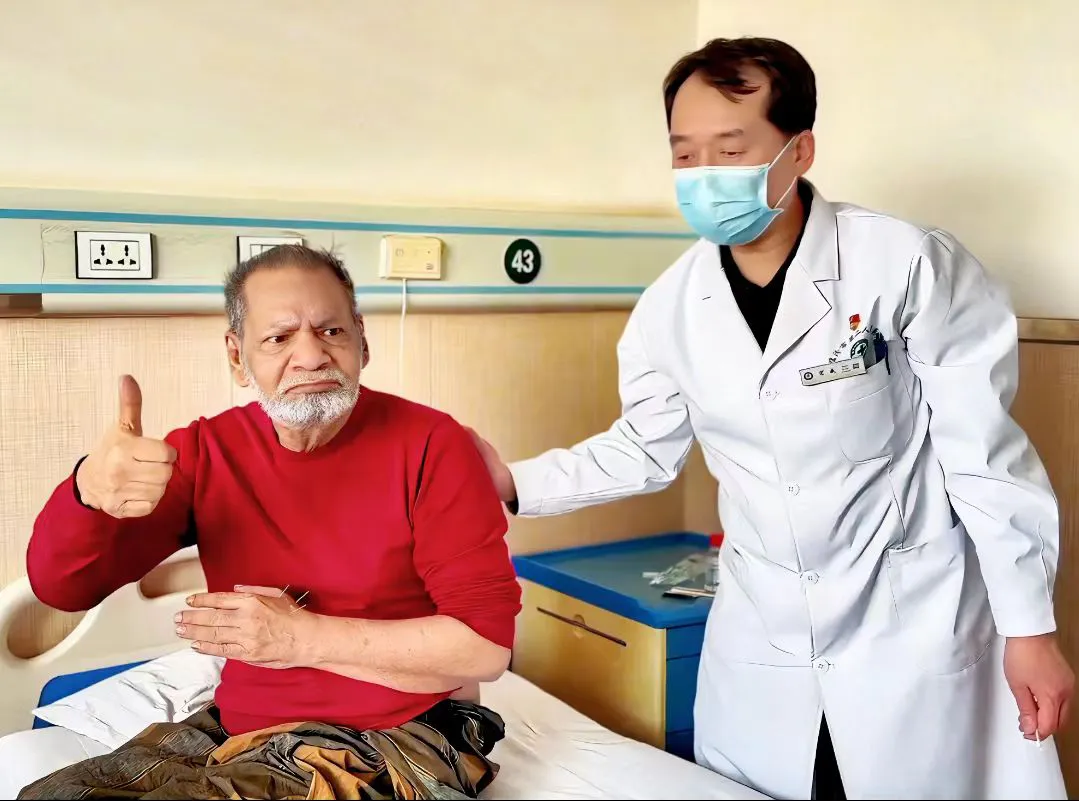 一根銀針的跨國情緣：山西臨汾中醫助孟加拉七旬老人重獲行走自由